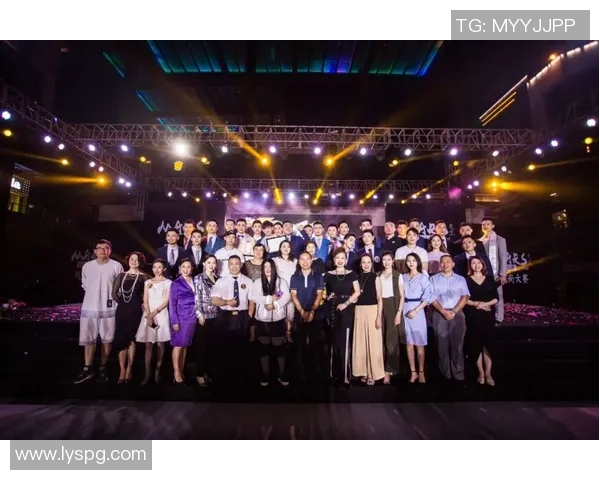 KPL战队主场氛围热烈激昂球迷齐心助威展现电竞激情与团结精神